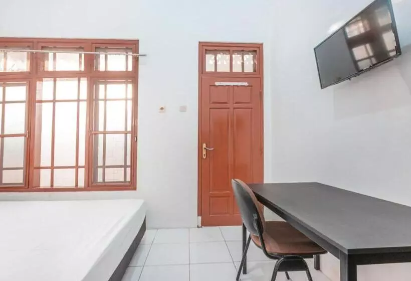 Hotelli Oyo Life 3047 Gita Kencana