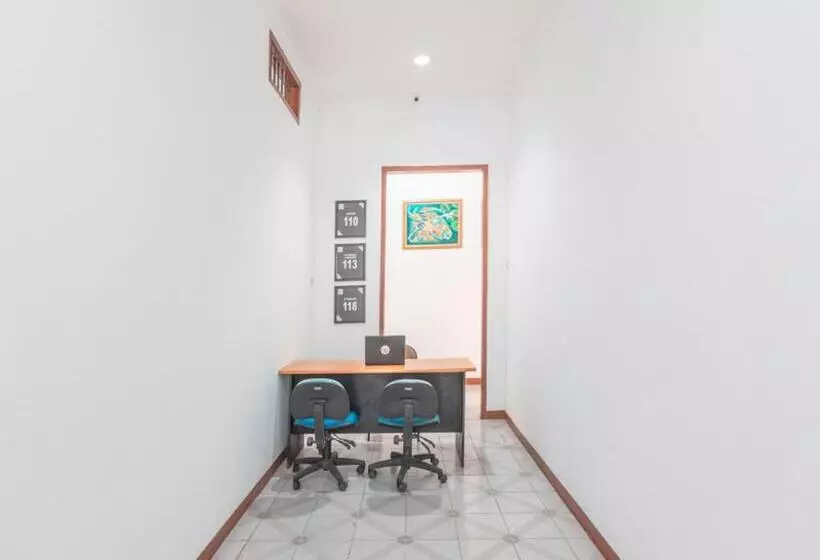 Hotelli Oyo Life 3047 Gita Kencana