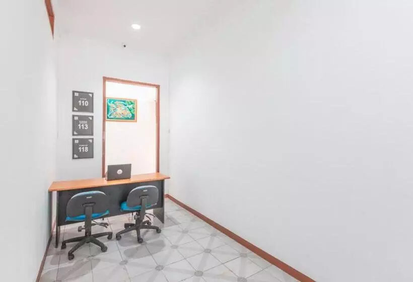 Hotelli Oyo Life 3047 Gita Kencana