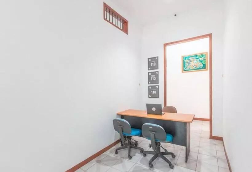 Hotelli Oyo Life 3047 Gita Kencana