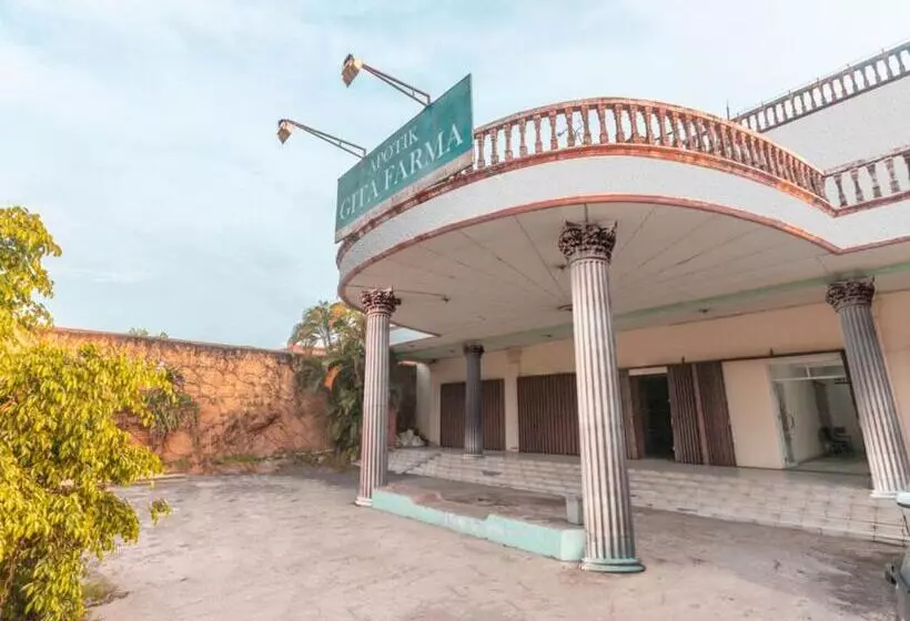 Hotelli Oyo Life 3047 Gita Kencana