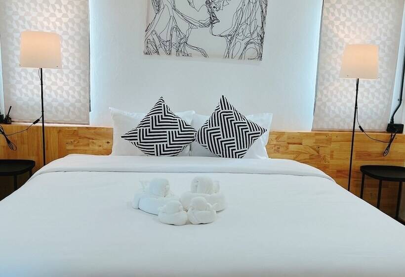 هتل Penguin Villa Resort & Bistro