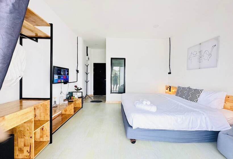 هتل Penguin Villa Resort & Bistro