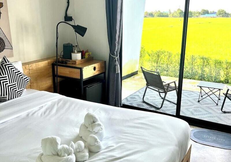 هتل Penguin Villa Resort & Bistro