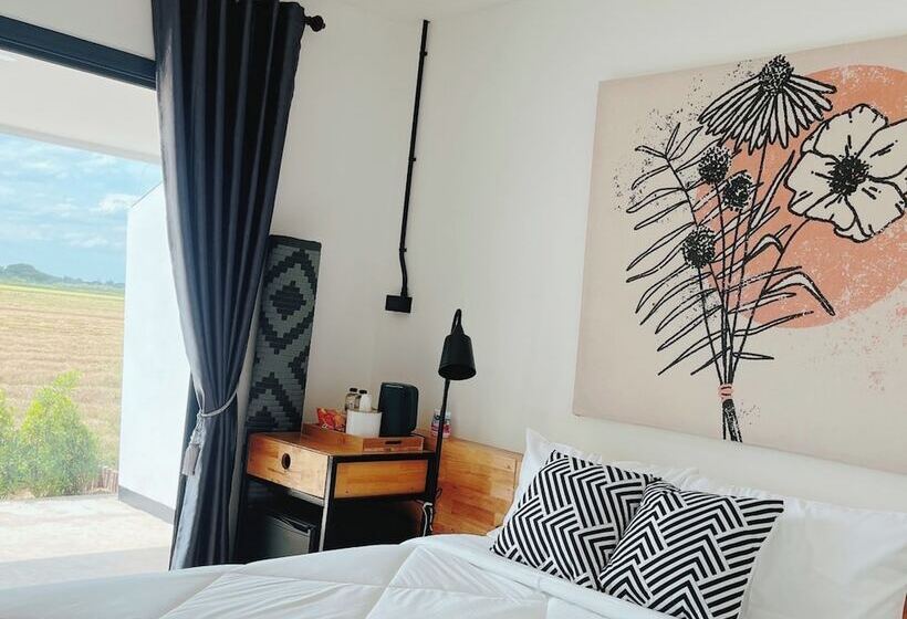 هتل Penguin Villa Resort & Bistro