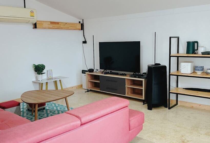 هتل Penguin Villa Resort & Bistro