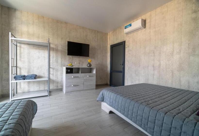 Hotel Qzone Family Club санжейка