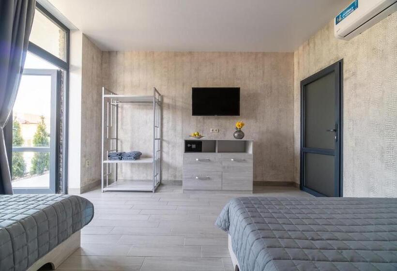 Hotel Qzone Family Club санжейка