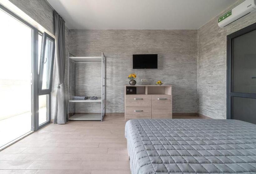 Hotel Qzone Family Club санжейка