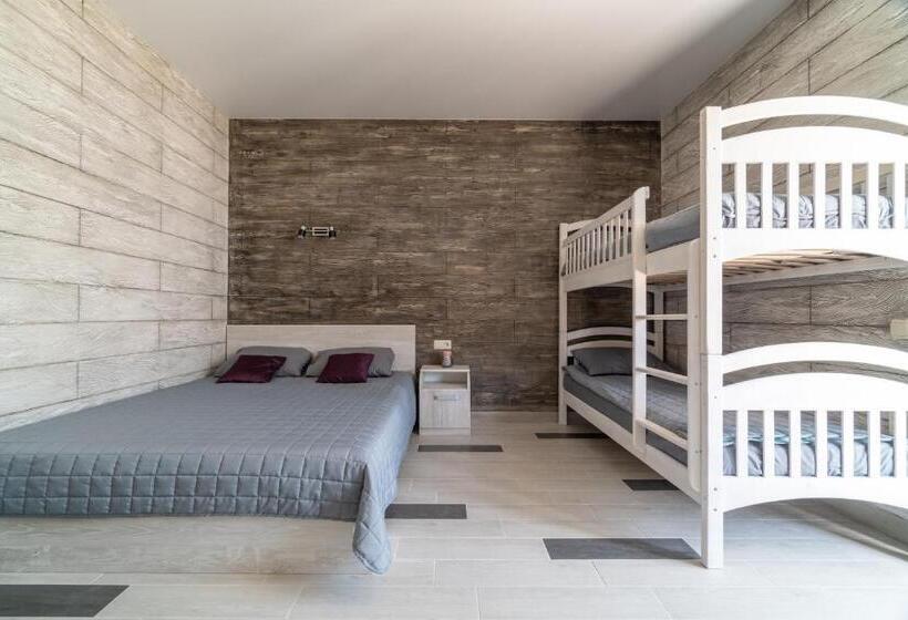 Hotel Qzone Family Club санжейка