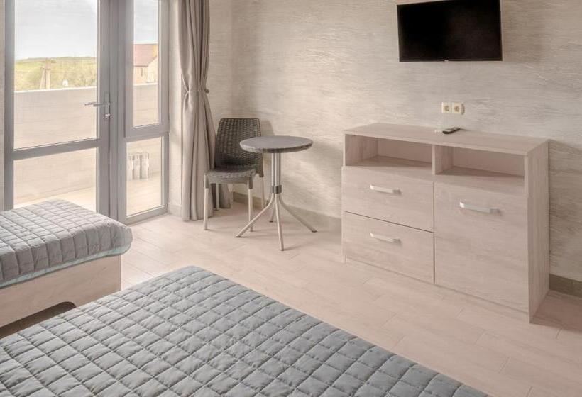 Hotel Qzone Family Club санжейка