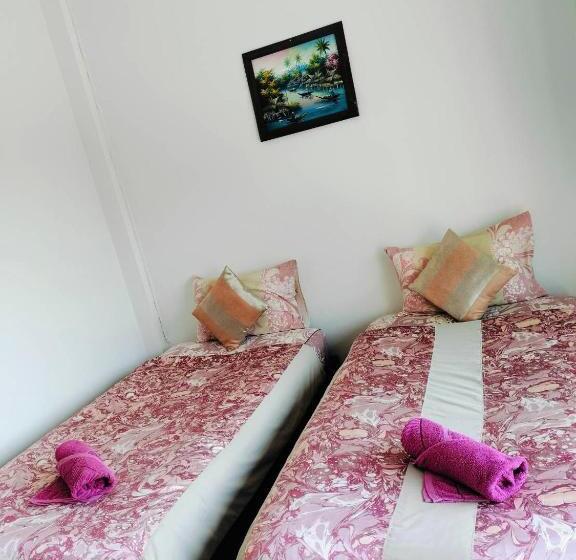 Jigsaw Cafe & Resort