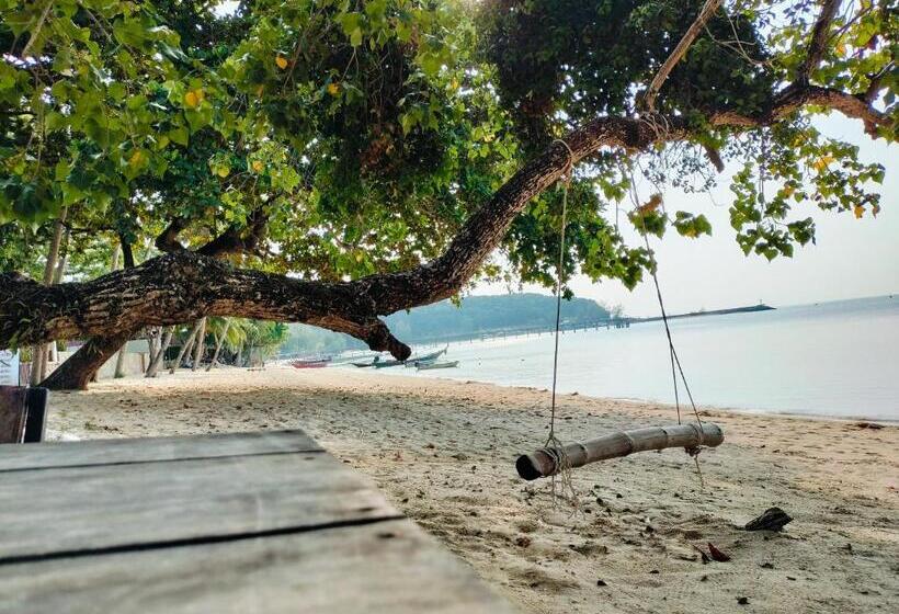 Jigsaw Cafe & Resort