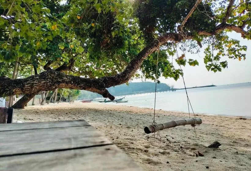 Jigsaw Cafe & Resort