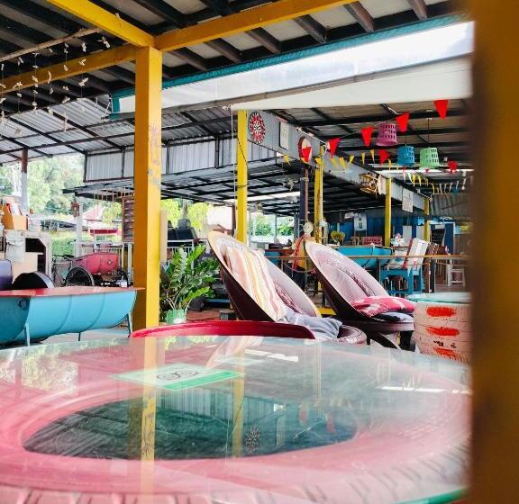 Jigsaw Cafe & Resort