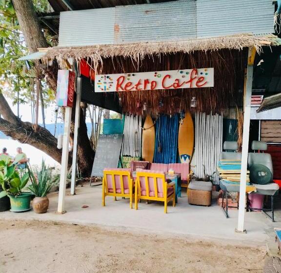 Jigsaw Cafe & Resort