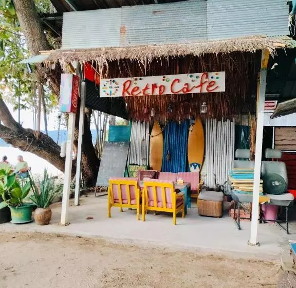 Jigsaw Cafe & Resort