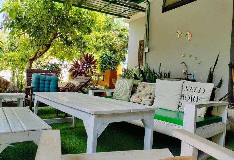 Jigsaw Cafe & Resort