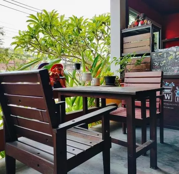 Jigsaw Cafe & Resort