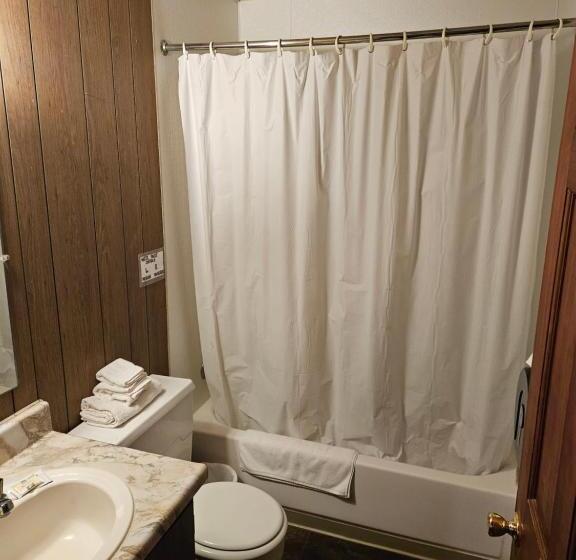 Lewiston Hotel Bar & Grill