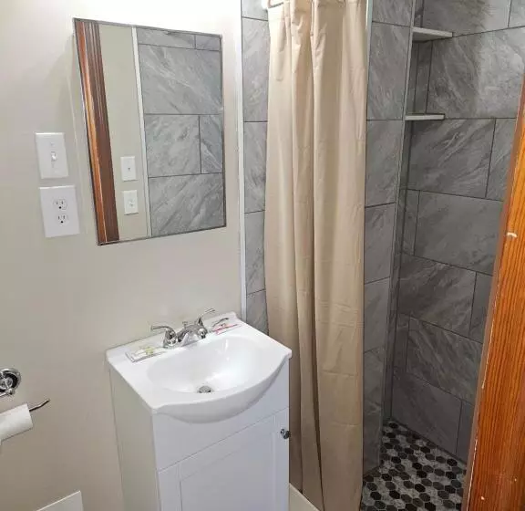 Lewiston Hotel Bar & Grill