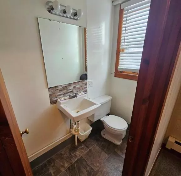 Lewiston Hotel Bar & Grill