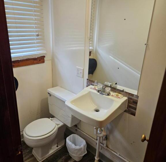 Lewiston Hotel Bar & Grill