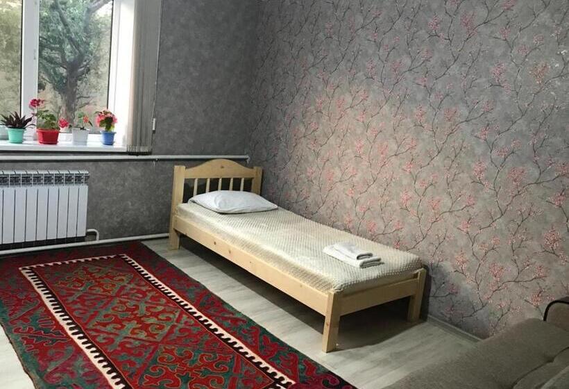 پانسیون Guest House Baian Suluu