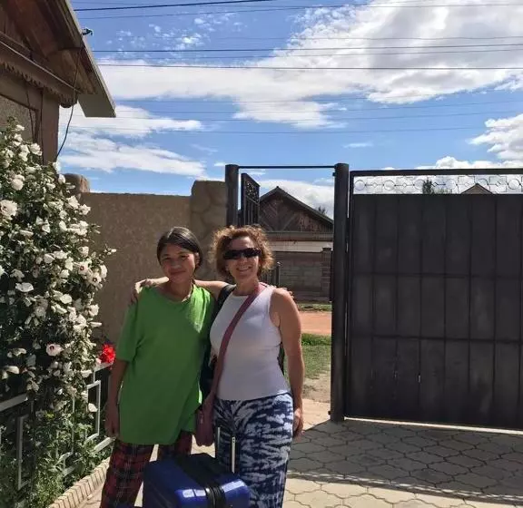 پانسیون Guest House Baian Suluu