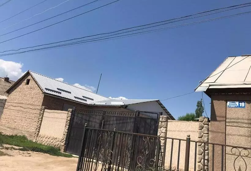 پانسیون Guest House Baian Suluu