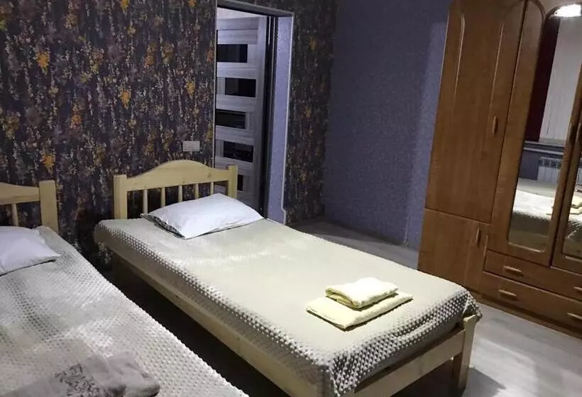 پانسیون Guest House Baian Suluu