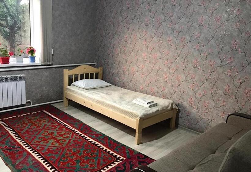 پانسیون Guest House Baian Suluu