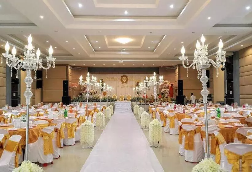 S Tawan Hotel & Convention