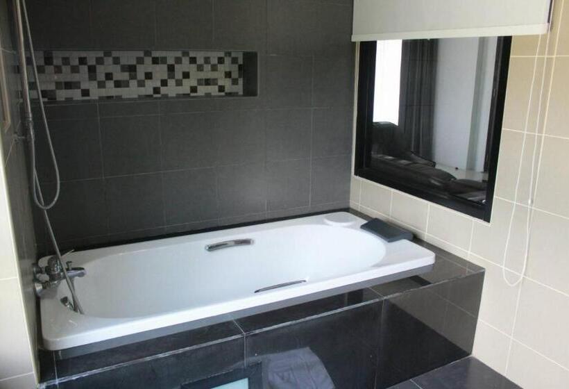 S Tawan Hotel & Convention