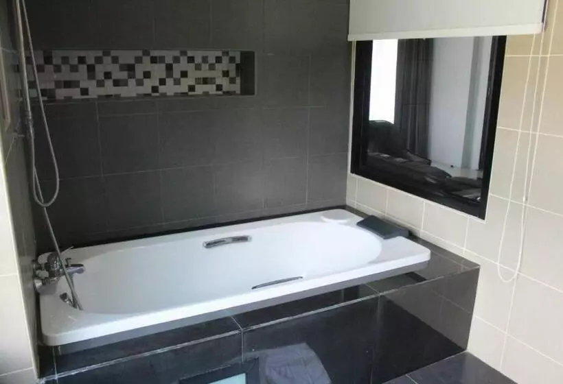 S Tawan Hotel & Convention