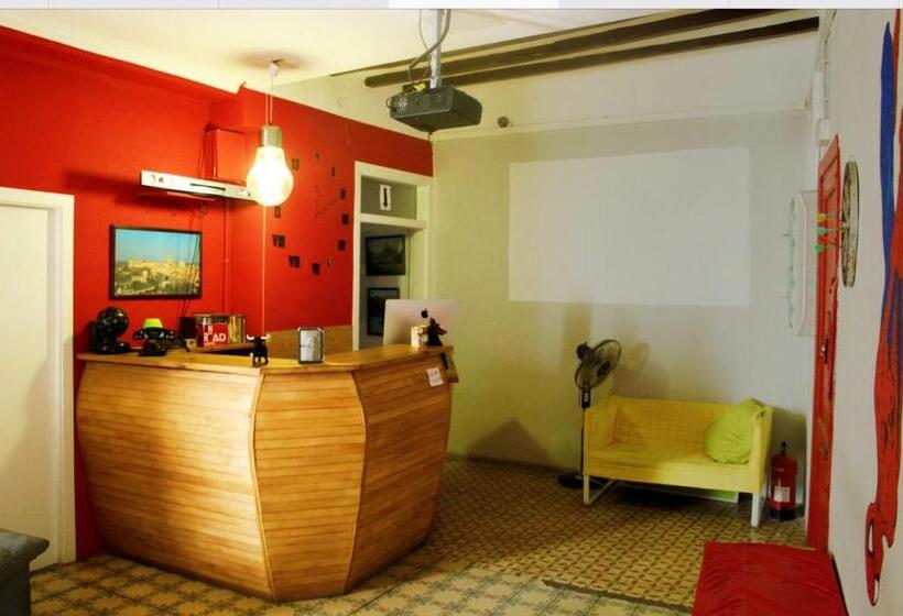 Общежитие La Nau Rooms