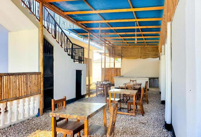 تختخواب و صبحانه Raha House