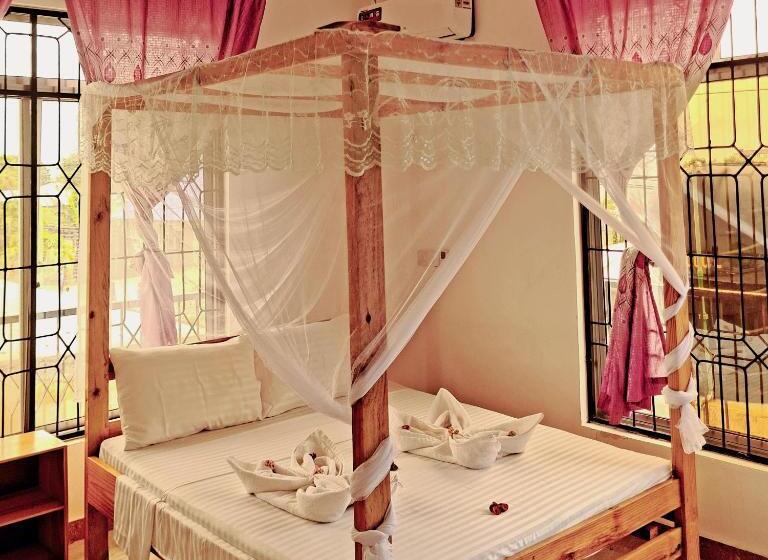 تختخواب و صبحانه Raha House