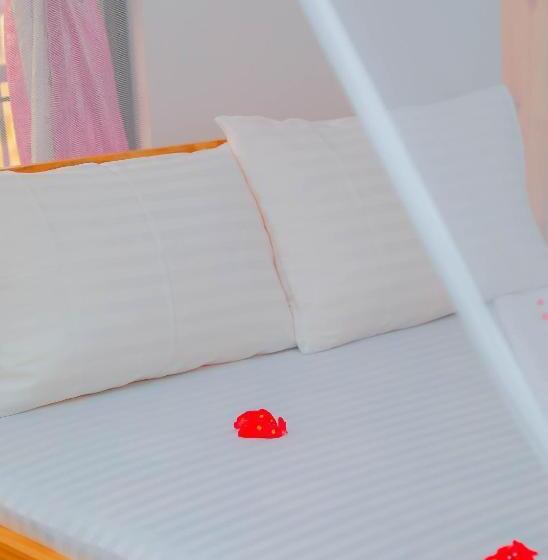 تختخواب و صبحانه Raha House