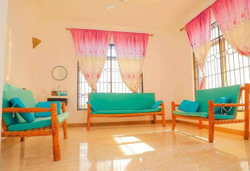 تختخواب و صبحانه Raha House