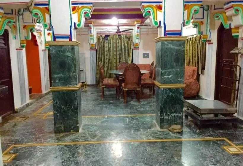 هتل Goroomgo Shanti Guest House Varanasi Near Ganga Ghat