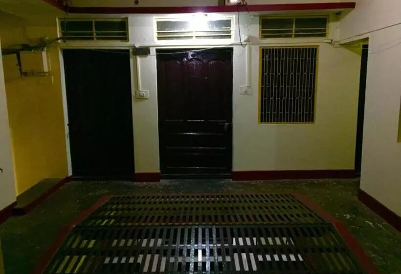 هتل Goroomgo Shanti Guest House Varanasi Near Ganga Ghat