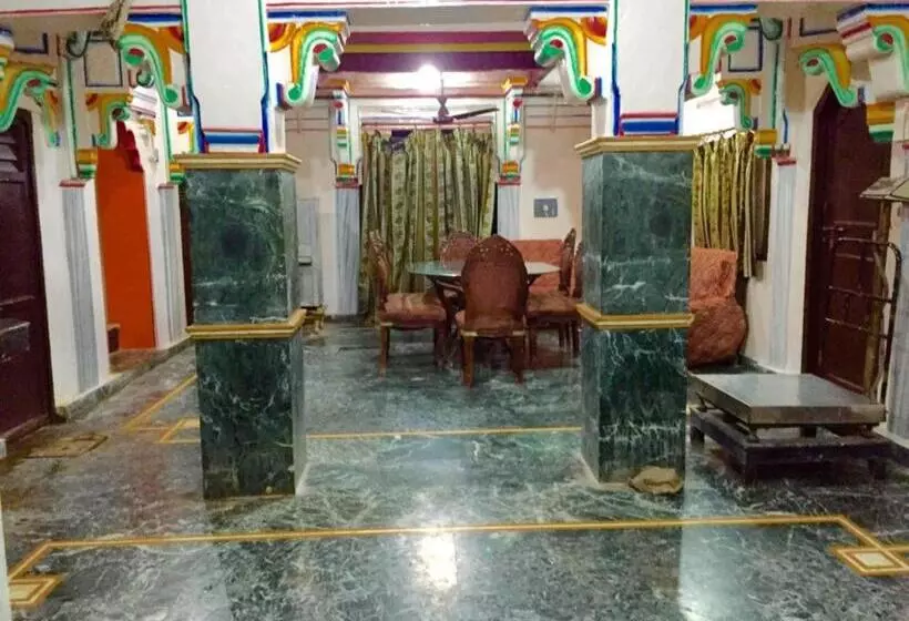 هتل Goroomgo Shanti Guest House Varanasi Near Ganga Ghat