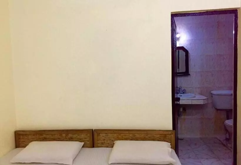 هتل Goroomgo Shanti Guest House Varanasi Near Ganga Ghat