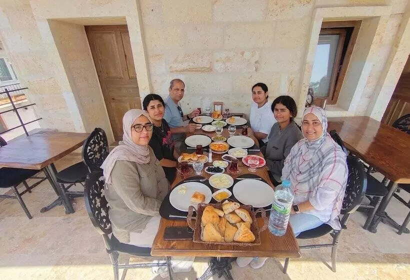 Hotelli Library Cave House