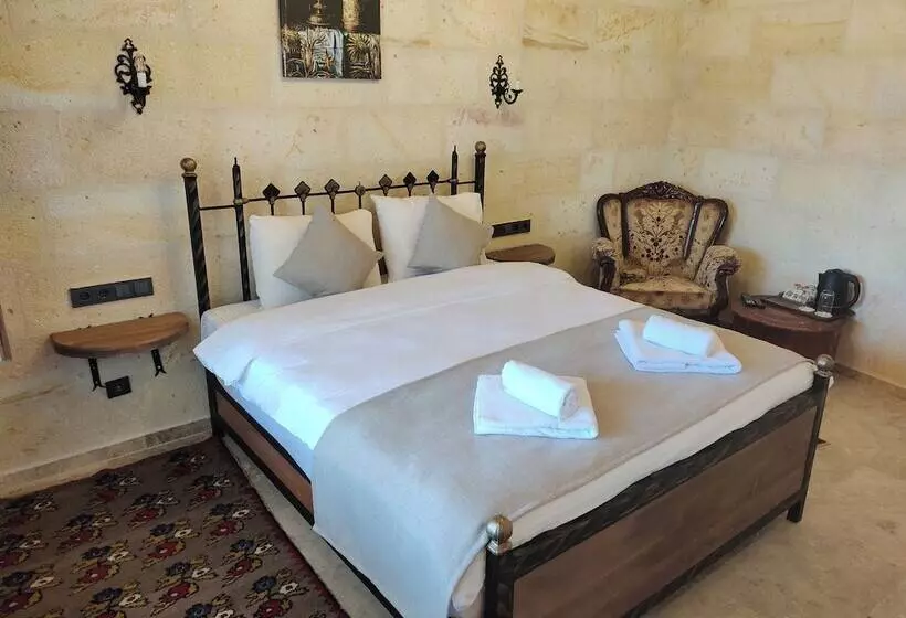 Hotelli Library Cave House