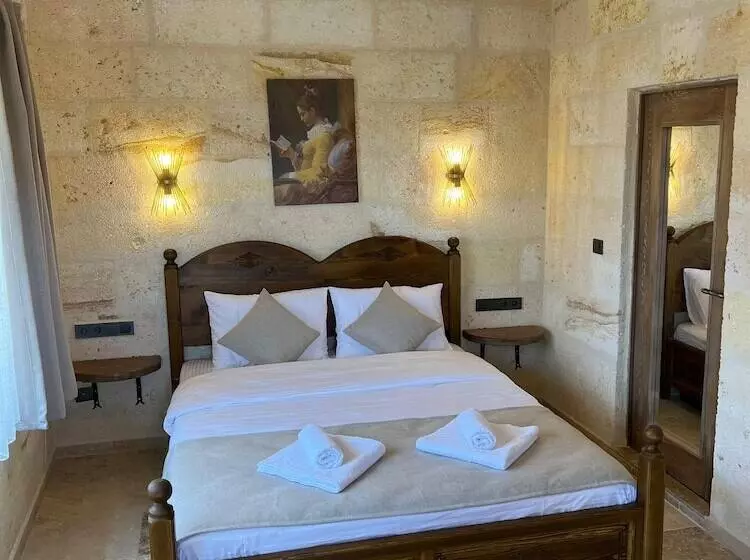 Hotelli Library Cave House