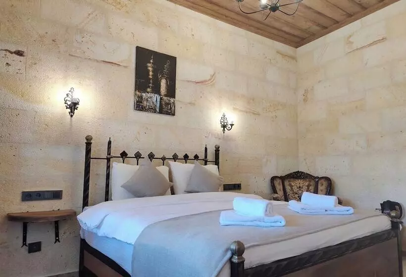 Hotelli Library Cave House