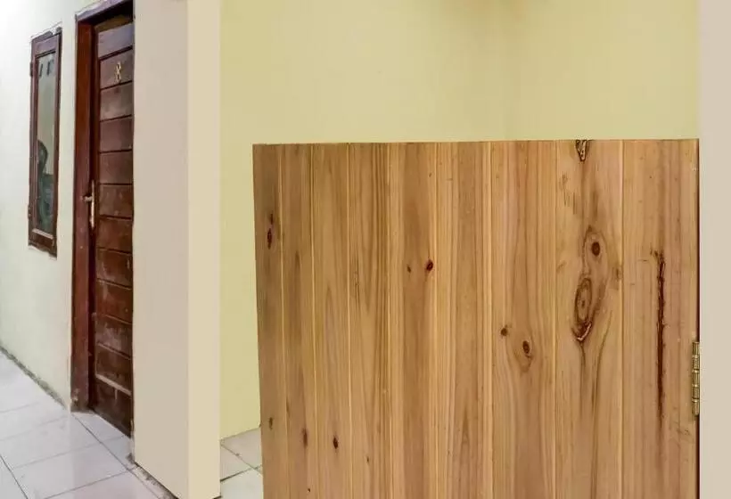 Hotelli Oyo Life 91335 Micheline Family 2 Syariah