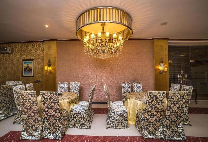 هتل Shelton S Rezidor Peshawar